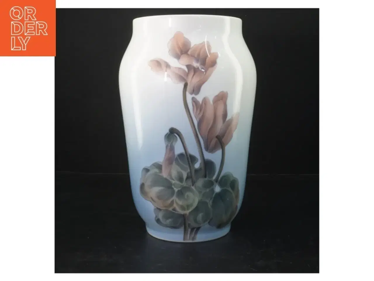 Billede 1 - Royal Copenhagen Porcelænsvase med blomstermotiv  (str. 26 cm)