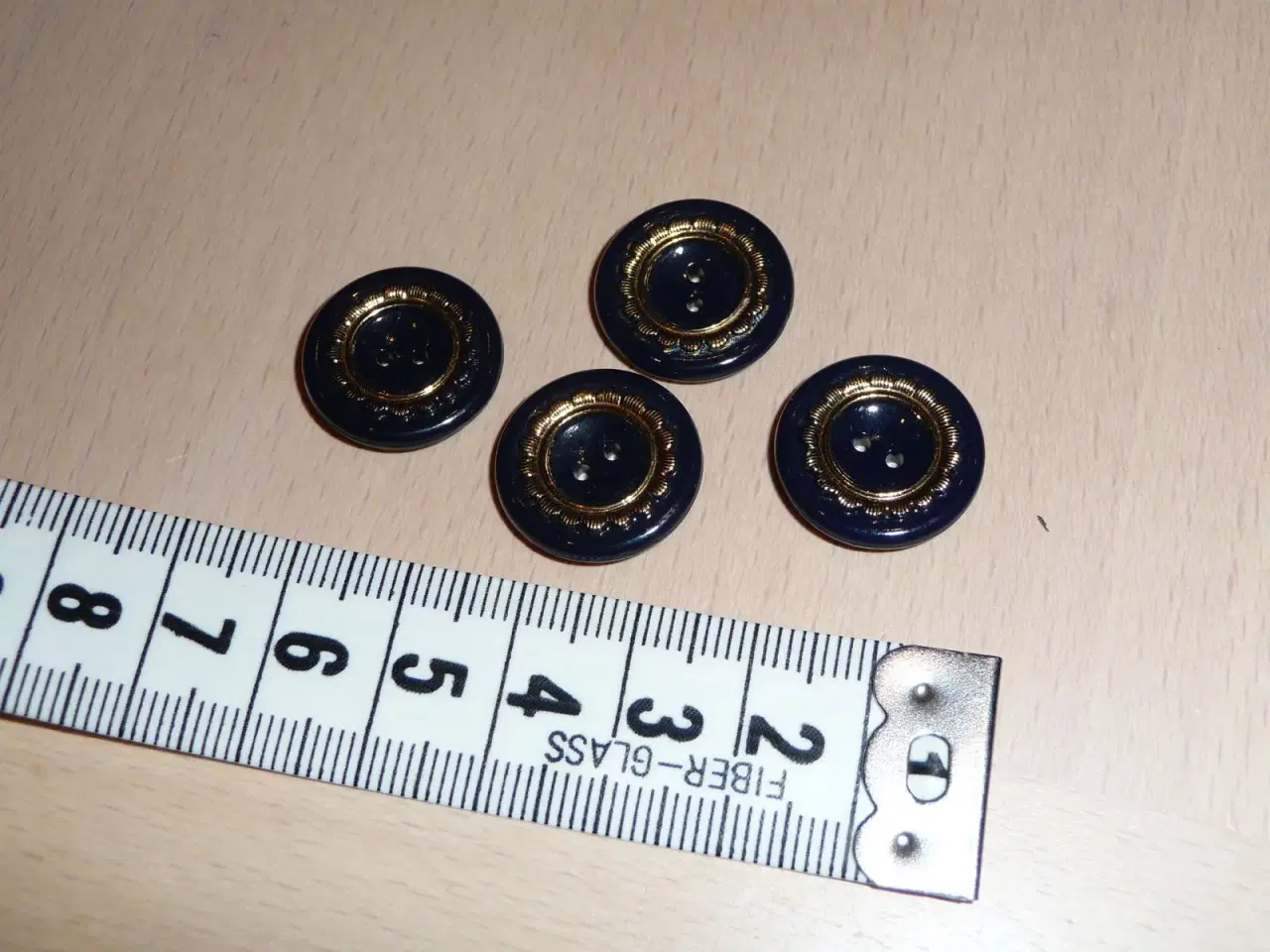 Billede 2 - blå knapper med guld kandt