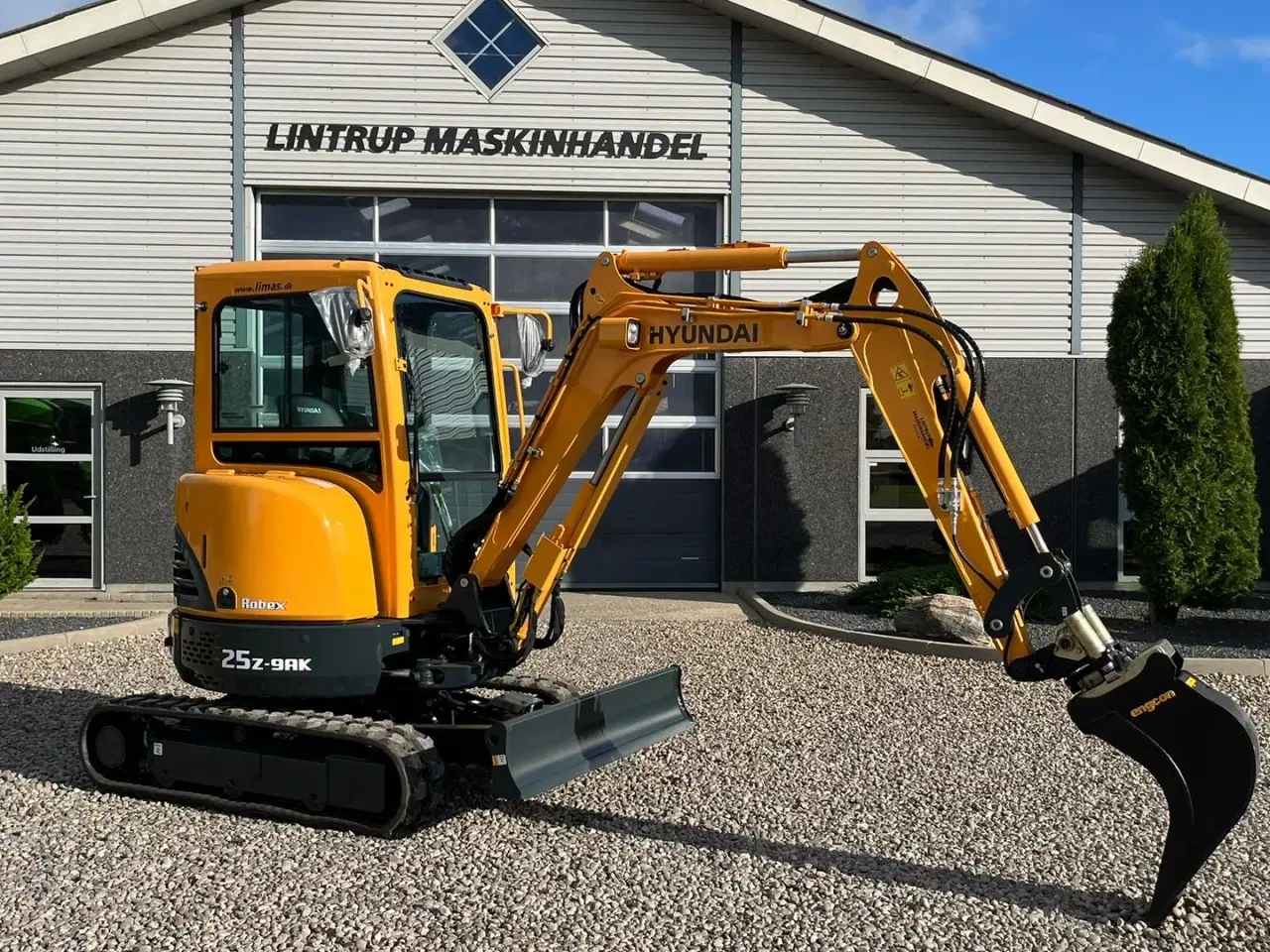 Billede 22 - Hyundai R25Z-9AK Robex med Tilt-Mann tilt skifte samt Engcon skovl. Udlejes, også med forkøbsret.