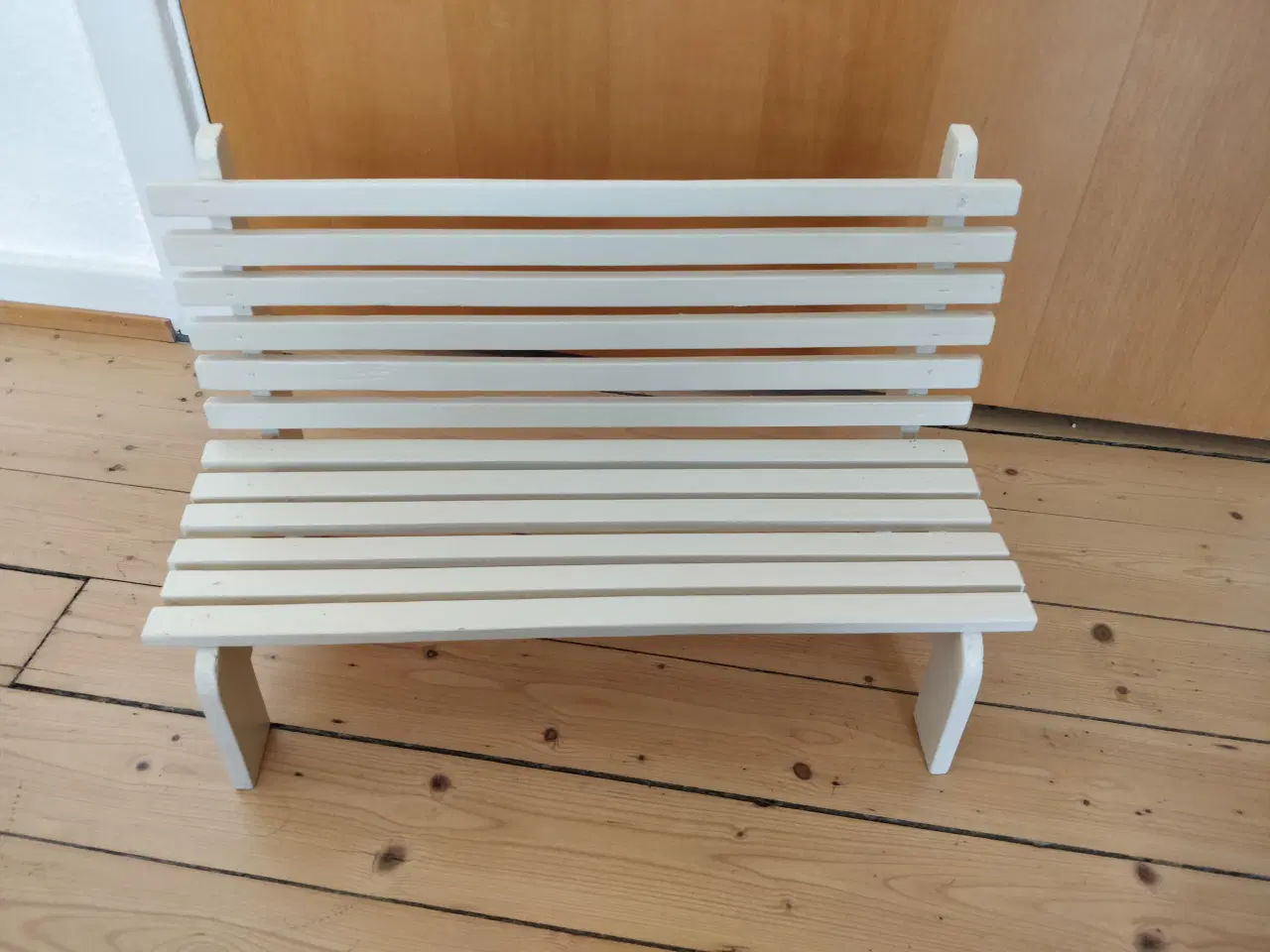 Billede 2 - Nissepar på bænk