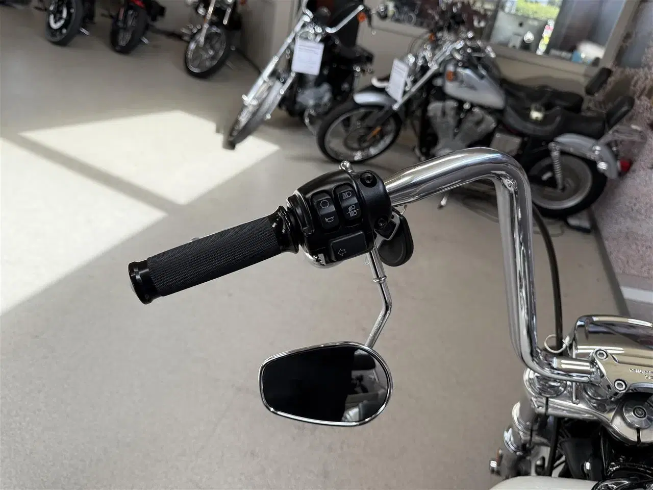 Billede 25 - Harley-Davidson FXLR Low Rider 107"