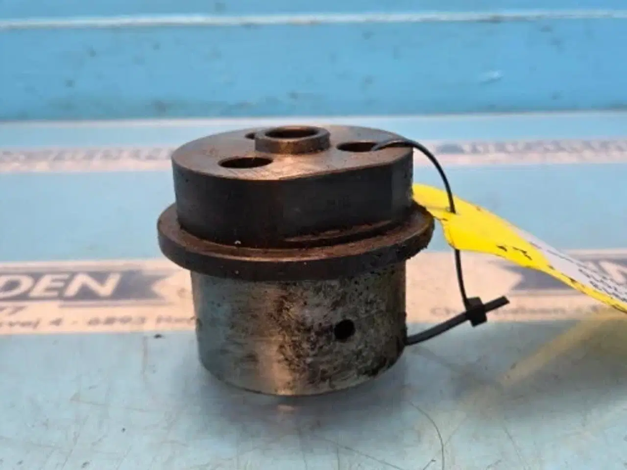 Billede 8 - Iveco F2CE9684L Afstandsstykke 504133017