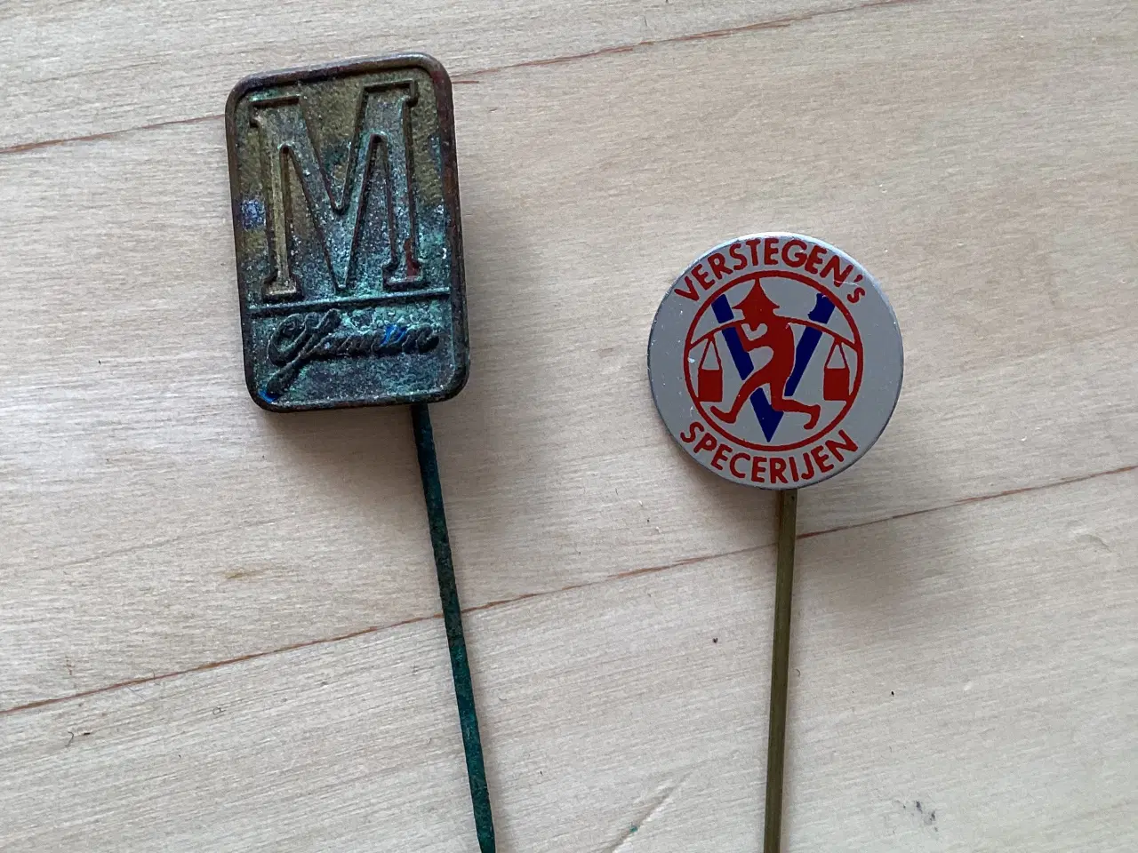 Billede 6 - 8 ældre pins 