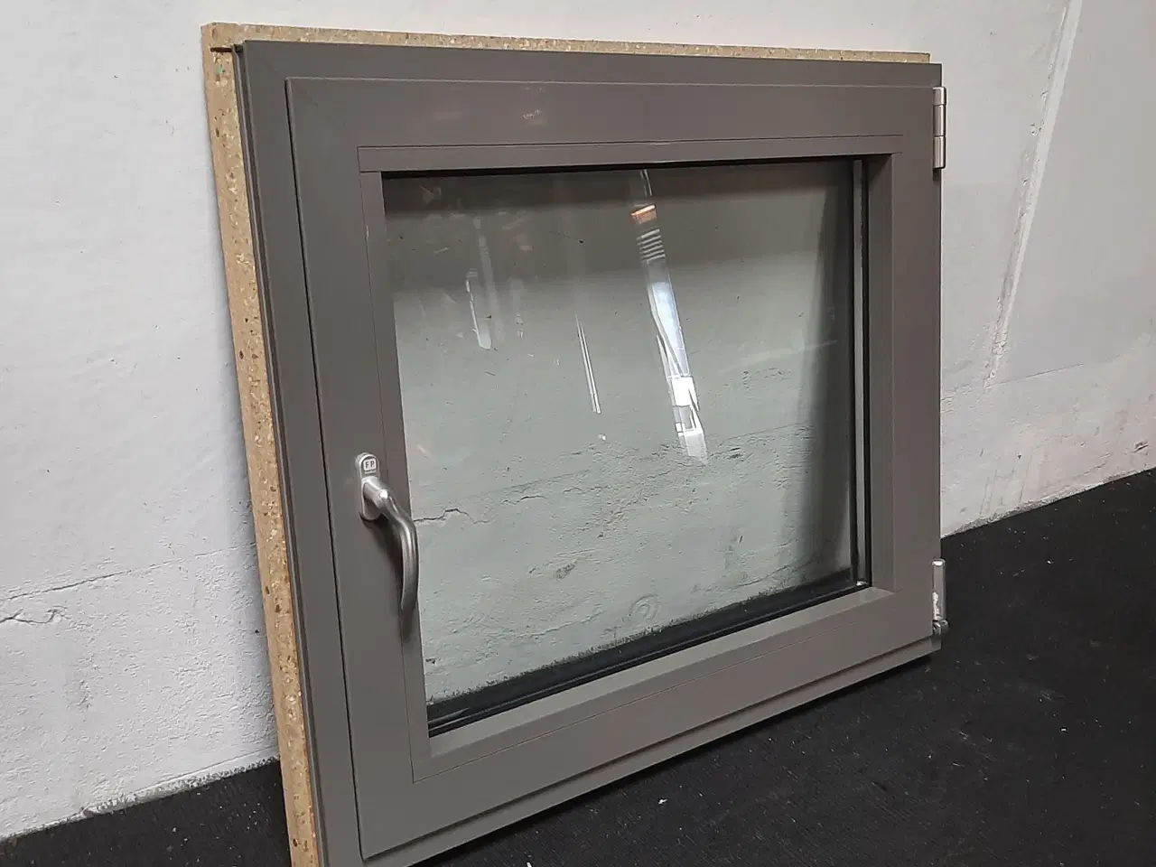 Billede 4 - Sidehængt vindue, alu, 885x65x750mm, højrehængt, grå