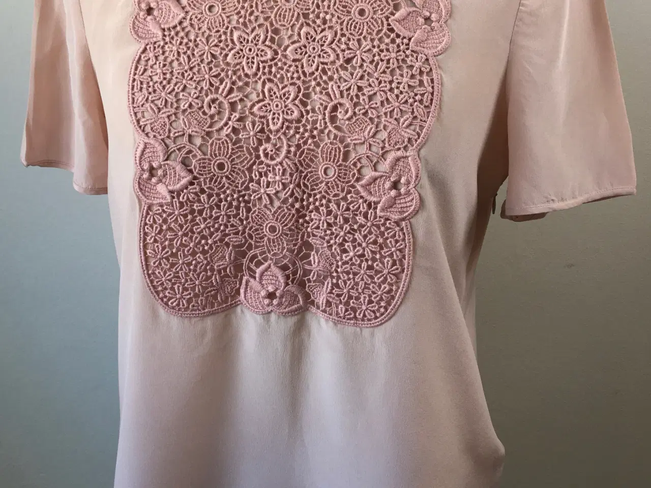 Billede 1 - Burberry, silkebluse, str 36