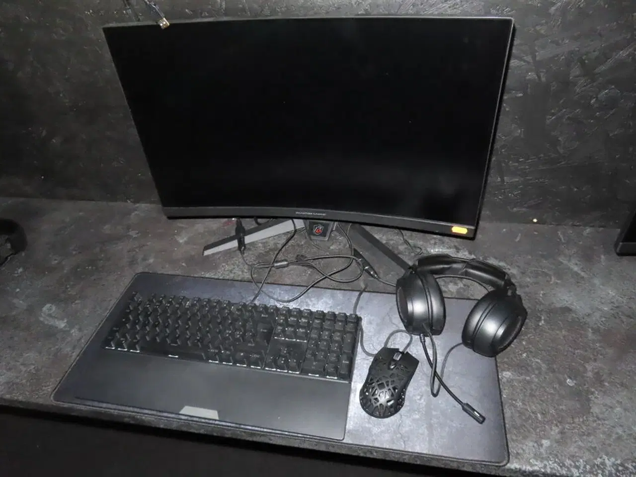 Billede 1 - 27" curved gaming monitor, ASROCK PHANTOM GAMING pg27f15rs1a
