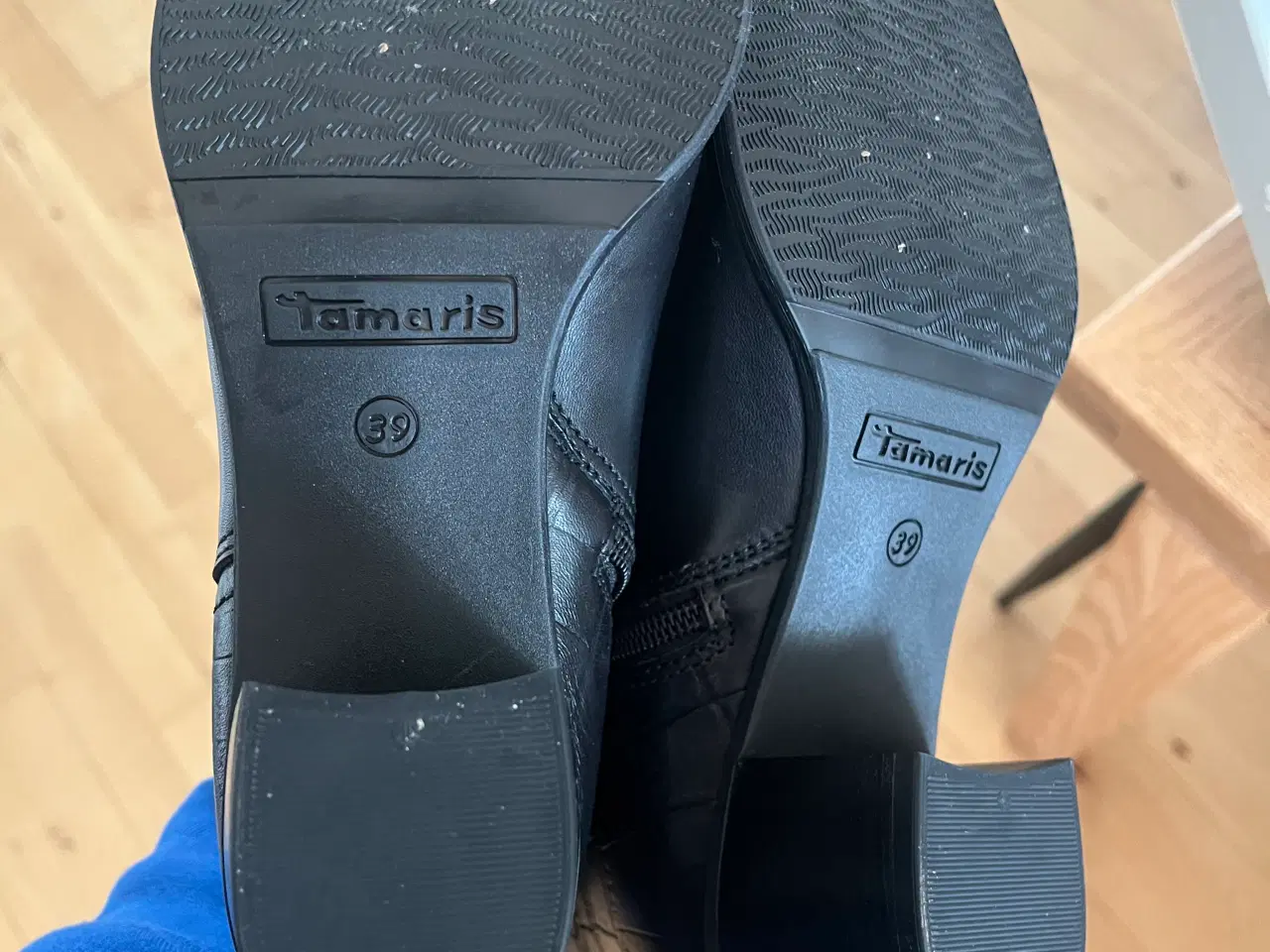 Billede 6 - Tamaris støvle kort str 39