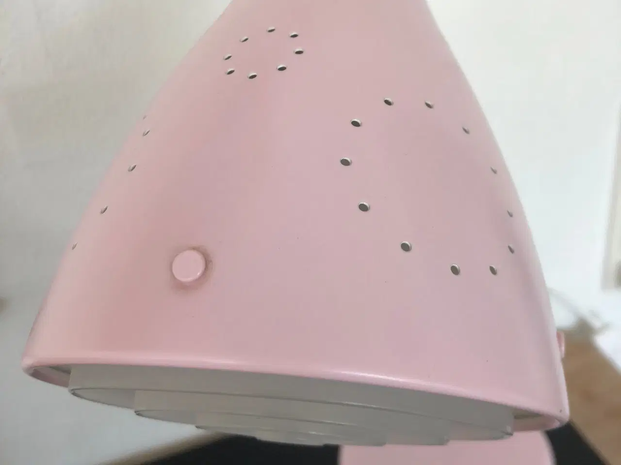Billede 4 - Fin lyserød skrivebords lampe fra Ikea 