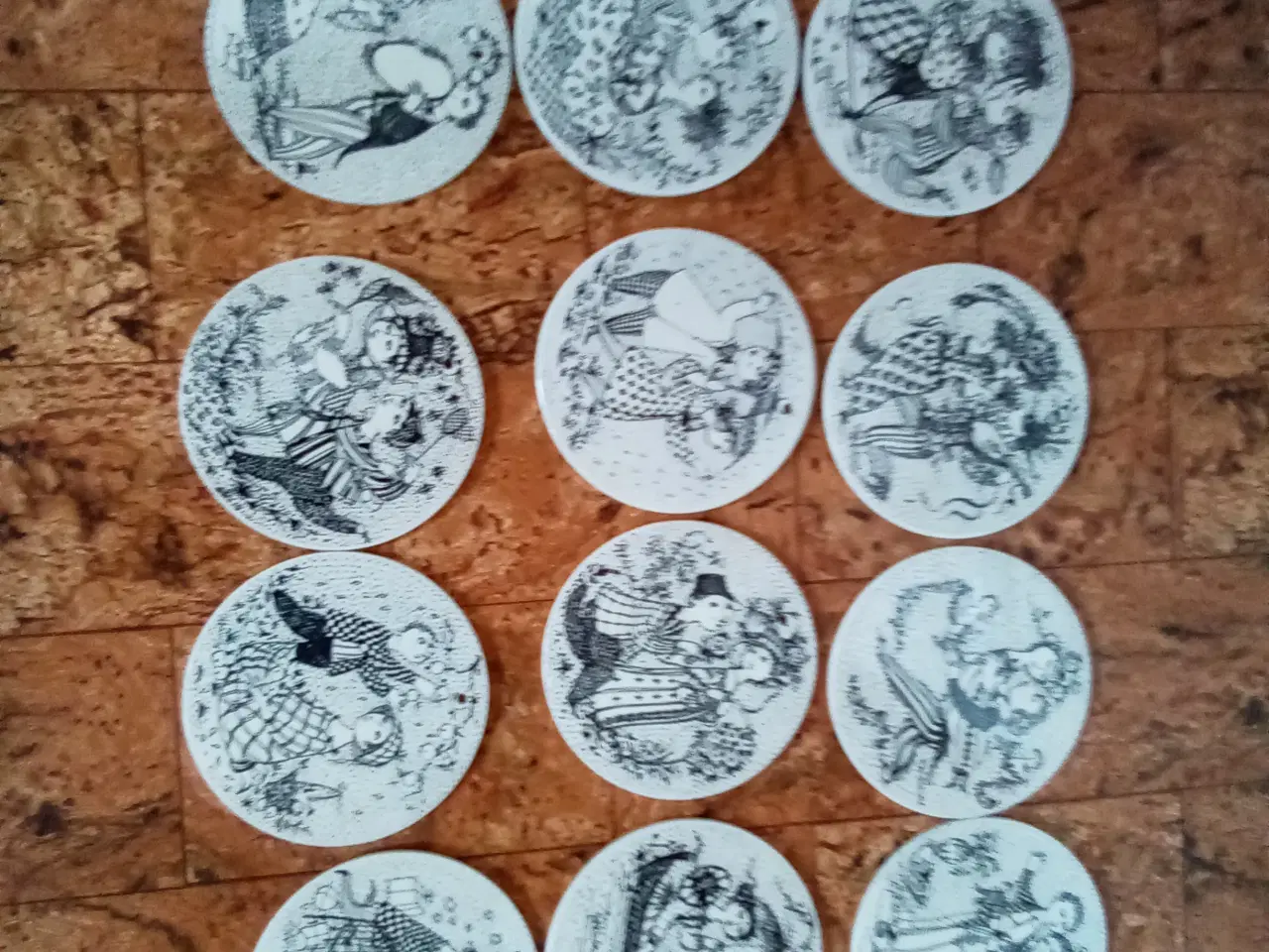 Billede 2 - 12 x Bjørn Wiinblad platter