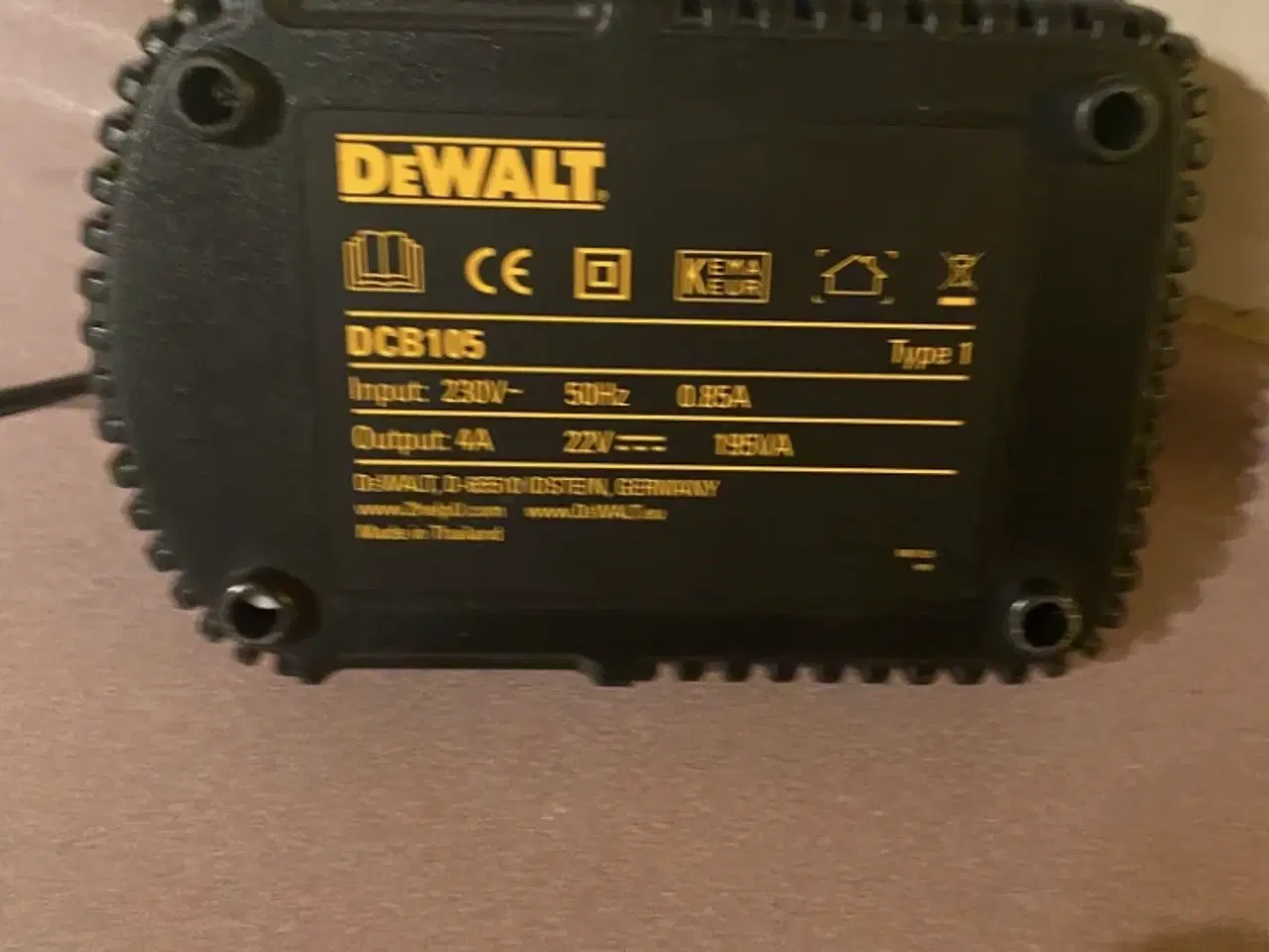 Billede 3 - DeWalt lader ..lader ikke har ikke været varm måsk