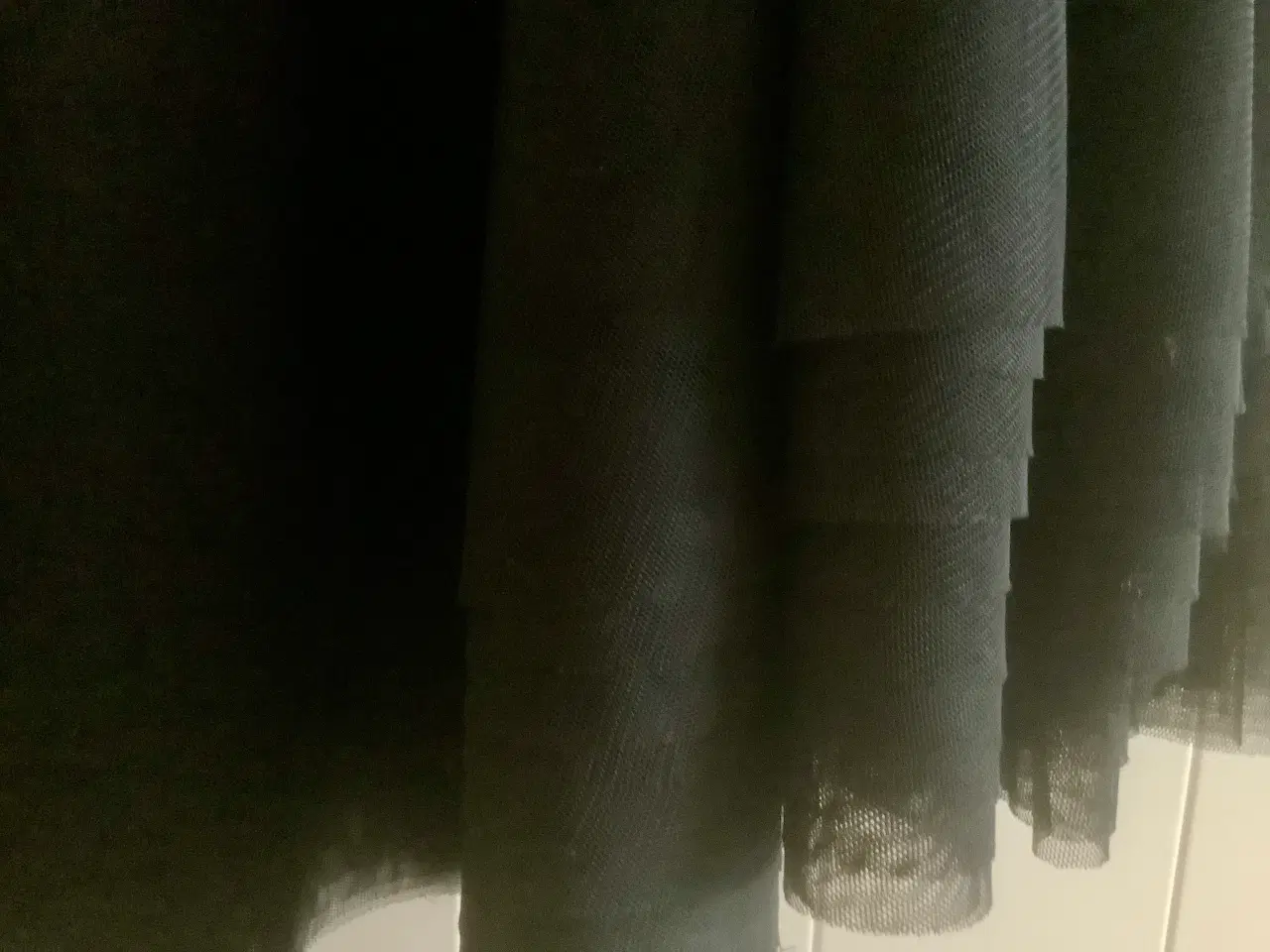 Billede 2 - Tyl nederdel med 12 lag tyl.