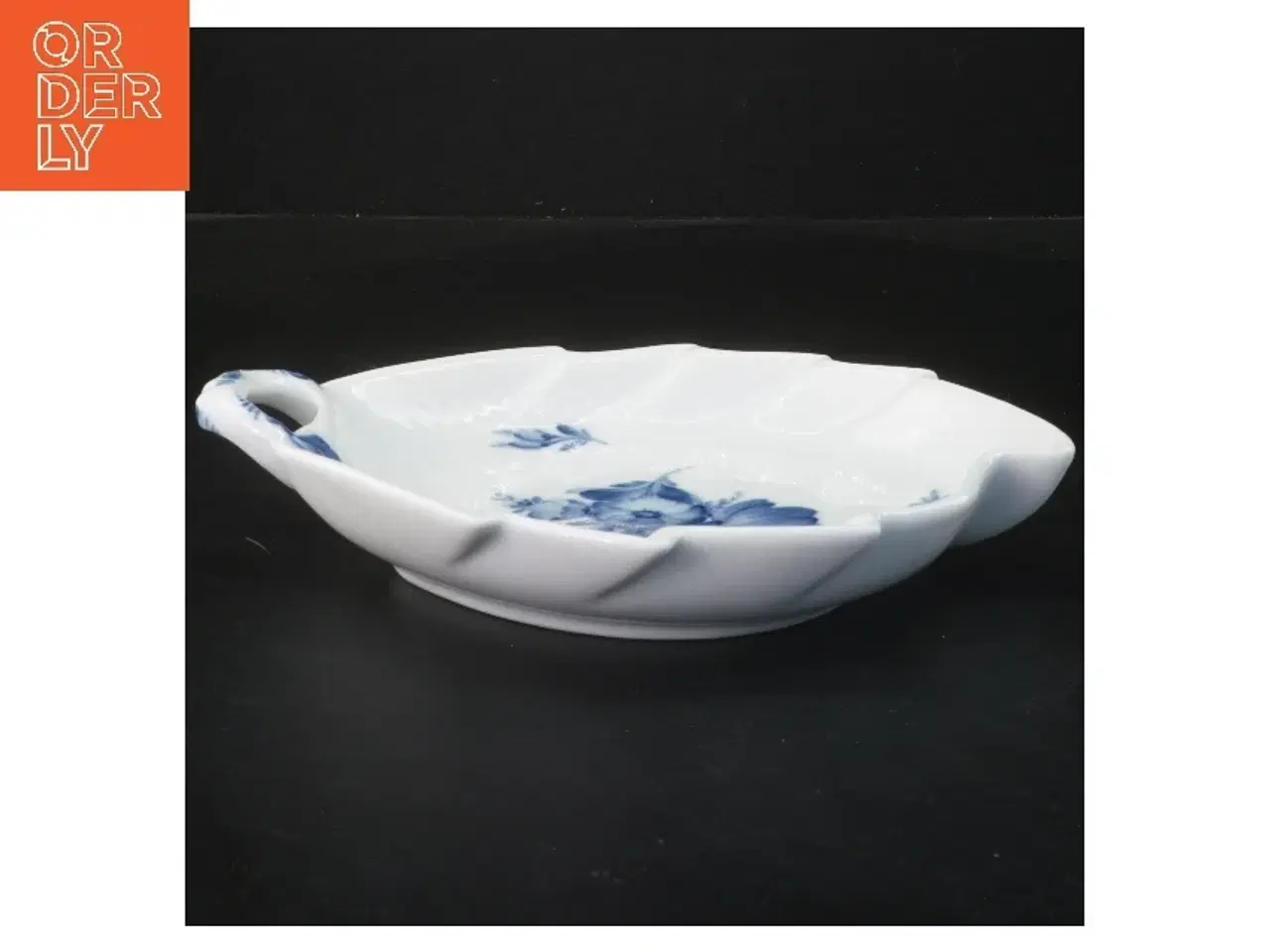 Billede 2 - Porcelænsskålmed blå blomst motiv, Royal Copenhagen (str. 23x18 cm) fra Royal Copenhagen