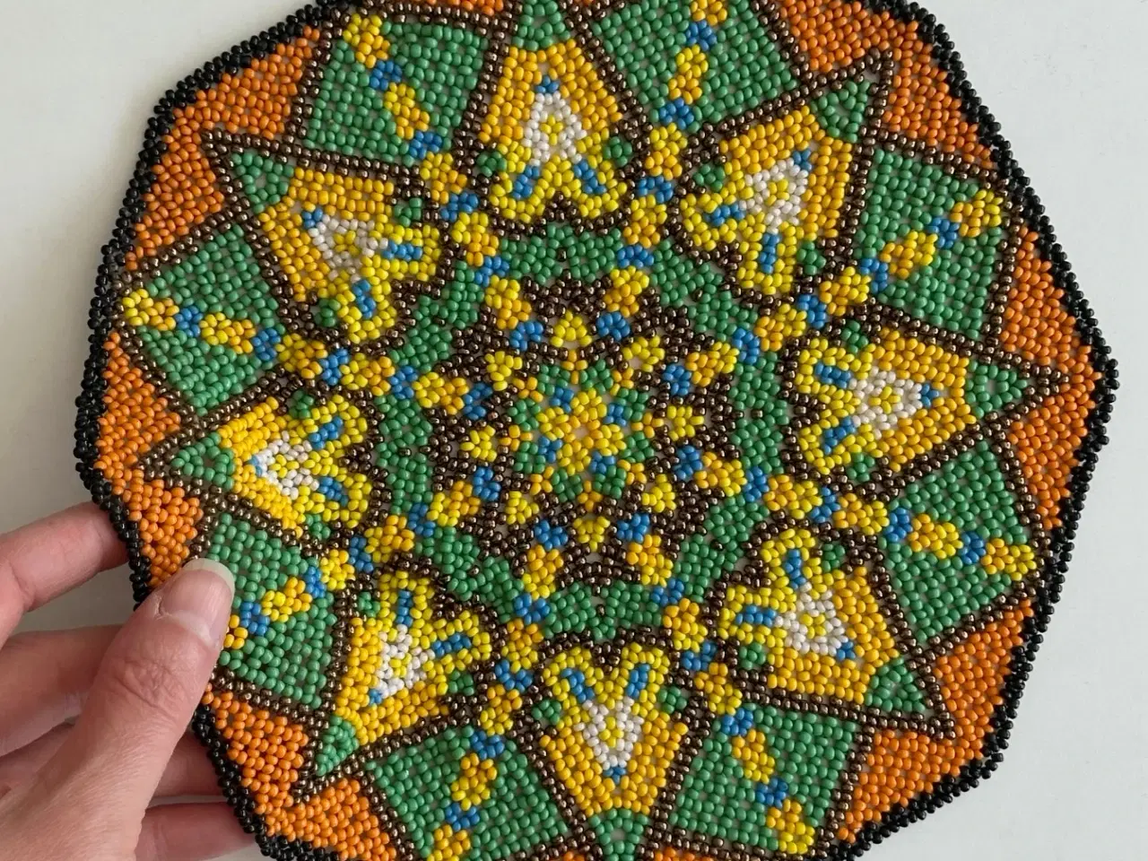 Billede 4 - Perlesyet dug, multifarvet