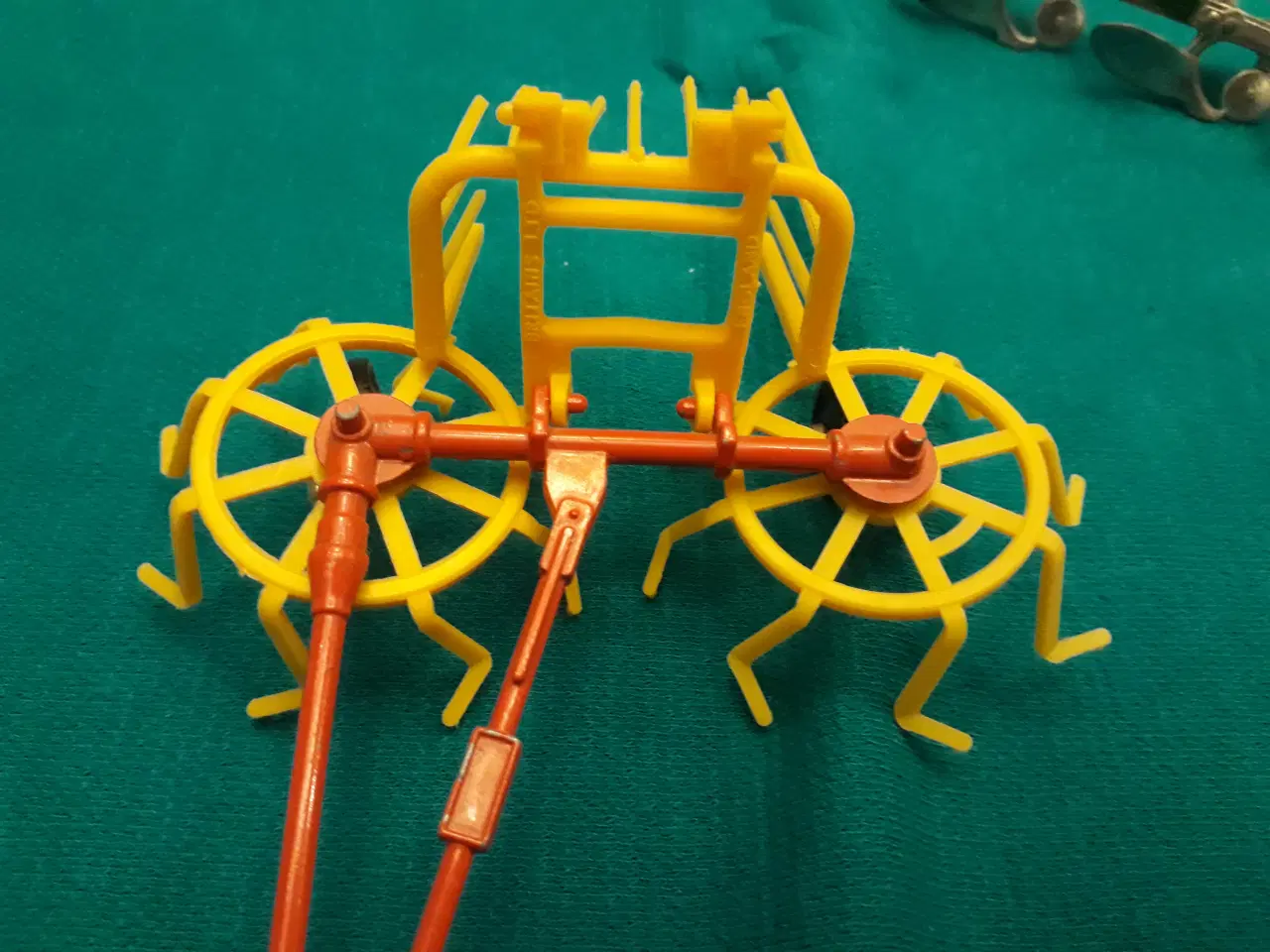 Billede 6 - 3 Britains Traktor Redskaber
