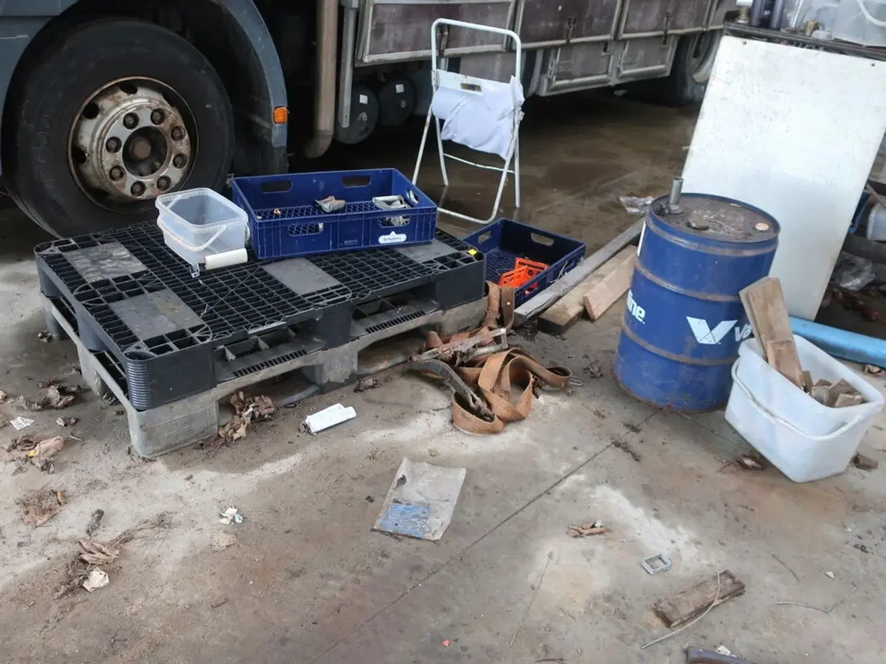 Billede 9 - Div. Dunke, haveredskaber, løftestroppe, arbejdsborde, værktøj m.m.