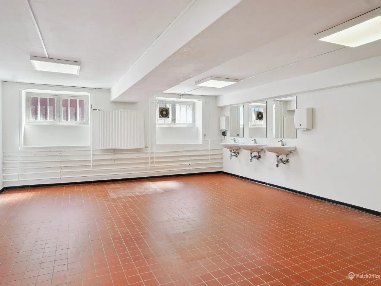 Billede 15 - Velbeliggende erhvervslejemål – ideelt til kontor med lager