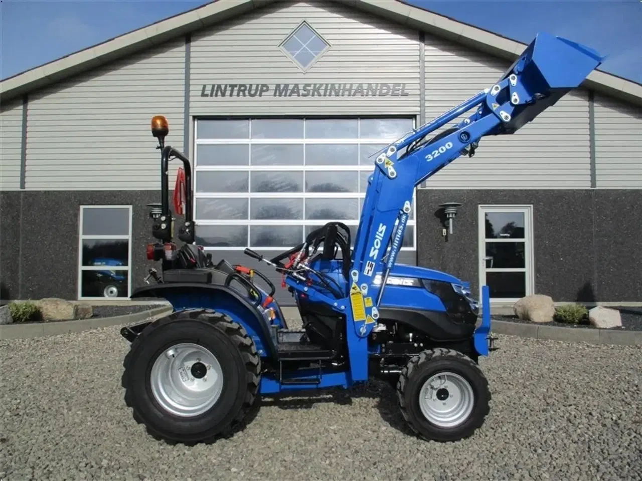 Billede 17 - Solis S26 6+2 gearmaskine med Servostyring og fuldhydraulisk frontlæsser