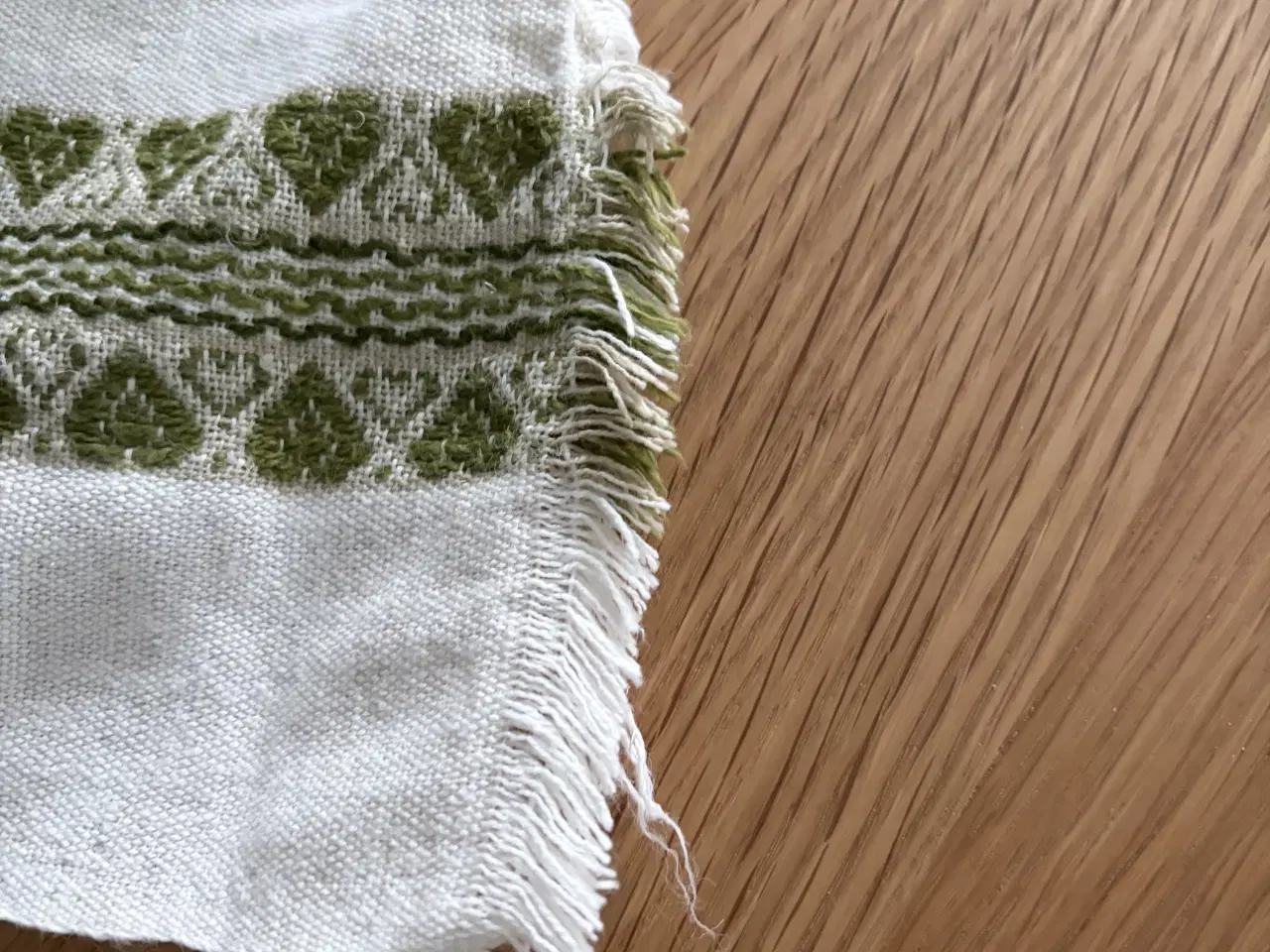 Billede 4 - Vævet dug med grønt mønster