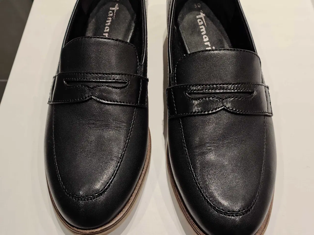 Billede 2 - Sort Tamaris lav sort hyttesko str 39