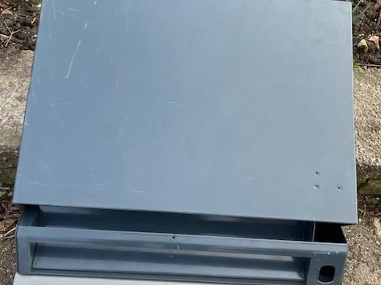 Billede 2 - Postkasse, lås mangler