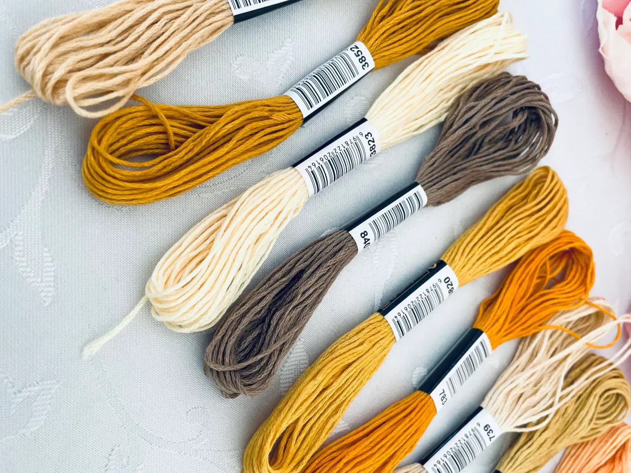 Billede 2 - Broderigarn 