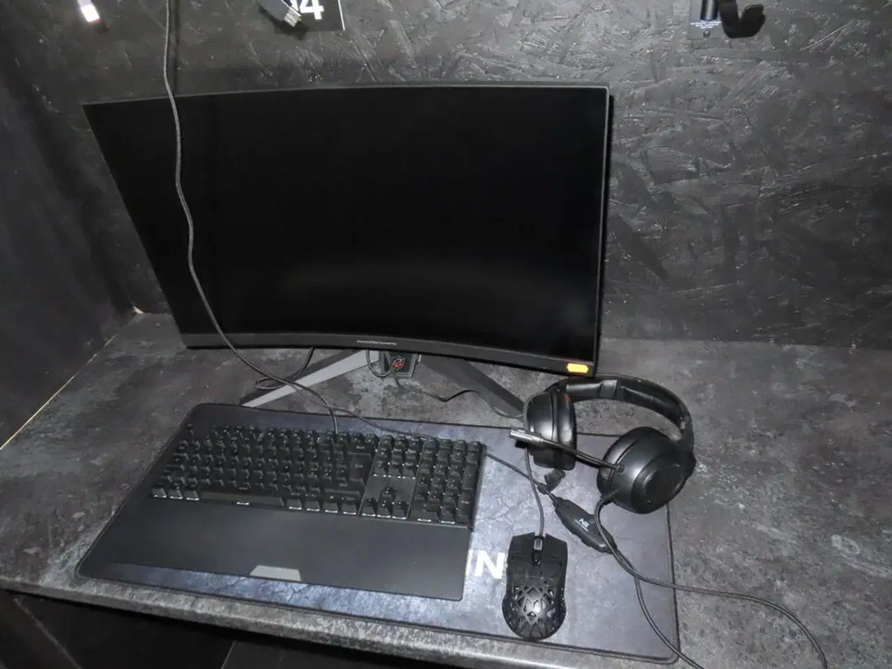 Billede 1 - 27" curved gaming monitor, ASROCK PHANTOM GAMING pg27f15rs1a