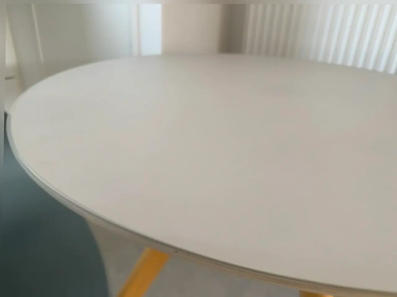 Billede 2 - HAY cph20 spisebord i linoleum (Ø90cm)