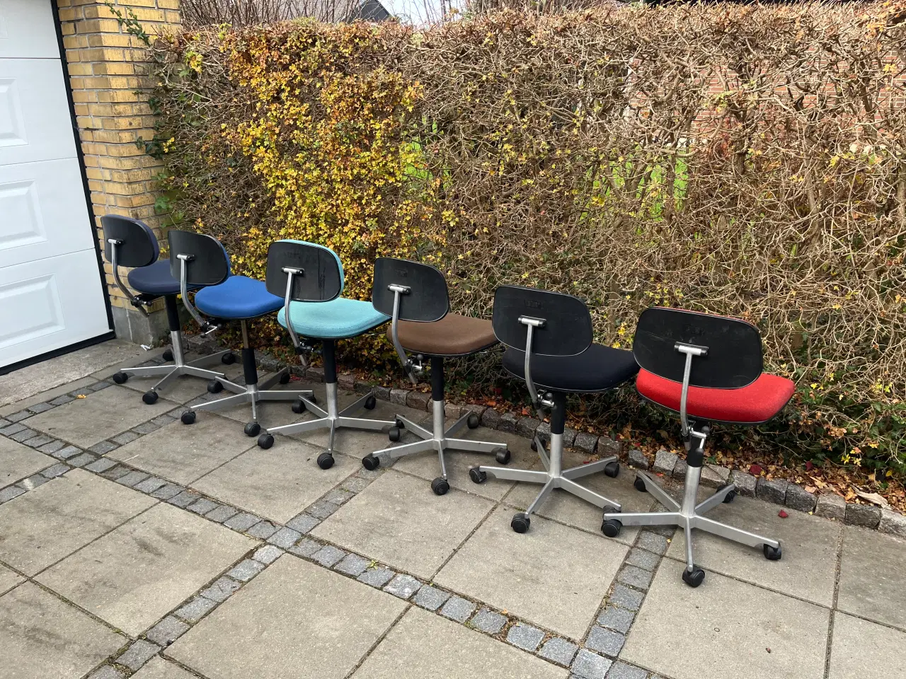 Billede 2 - Kevi kontorstol, med uld stof ,gas op/ned , 5 ben