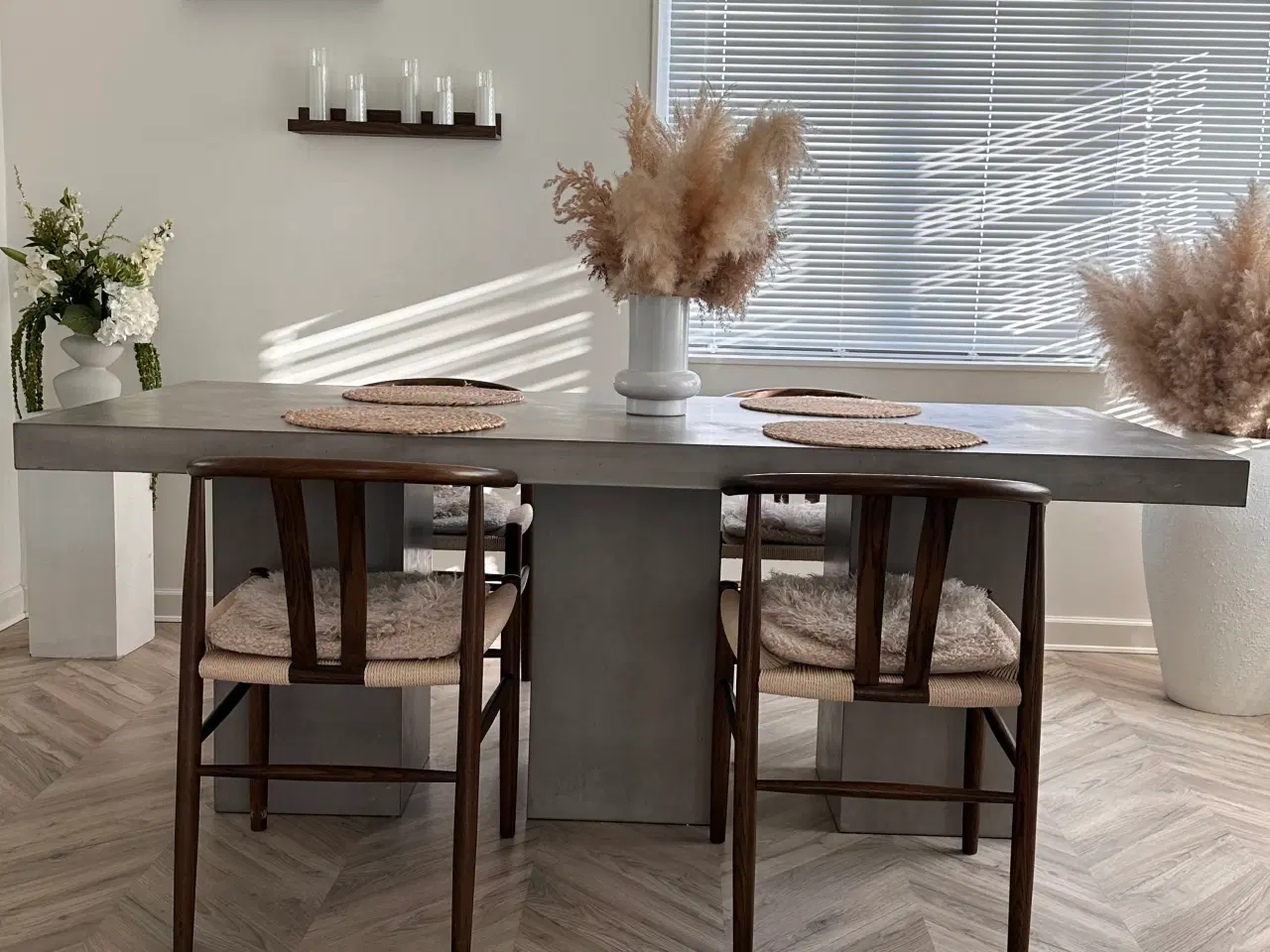 Billede 1 - Betonbord med 3 søjler 