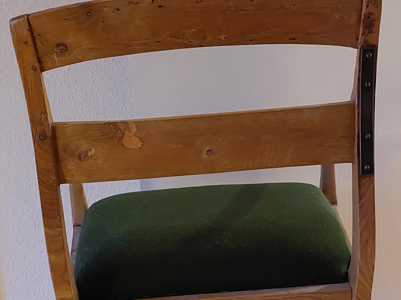 Billede 4 - Meget gammel stol fra Midtsjællandsk gård.