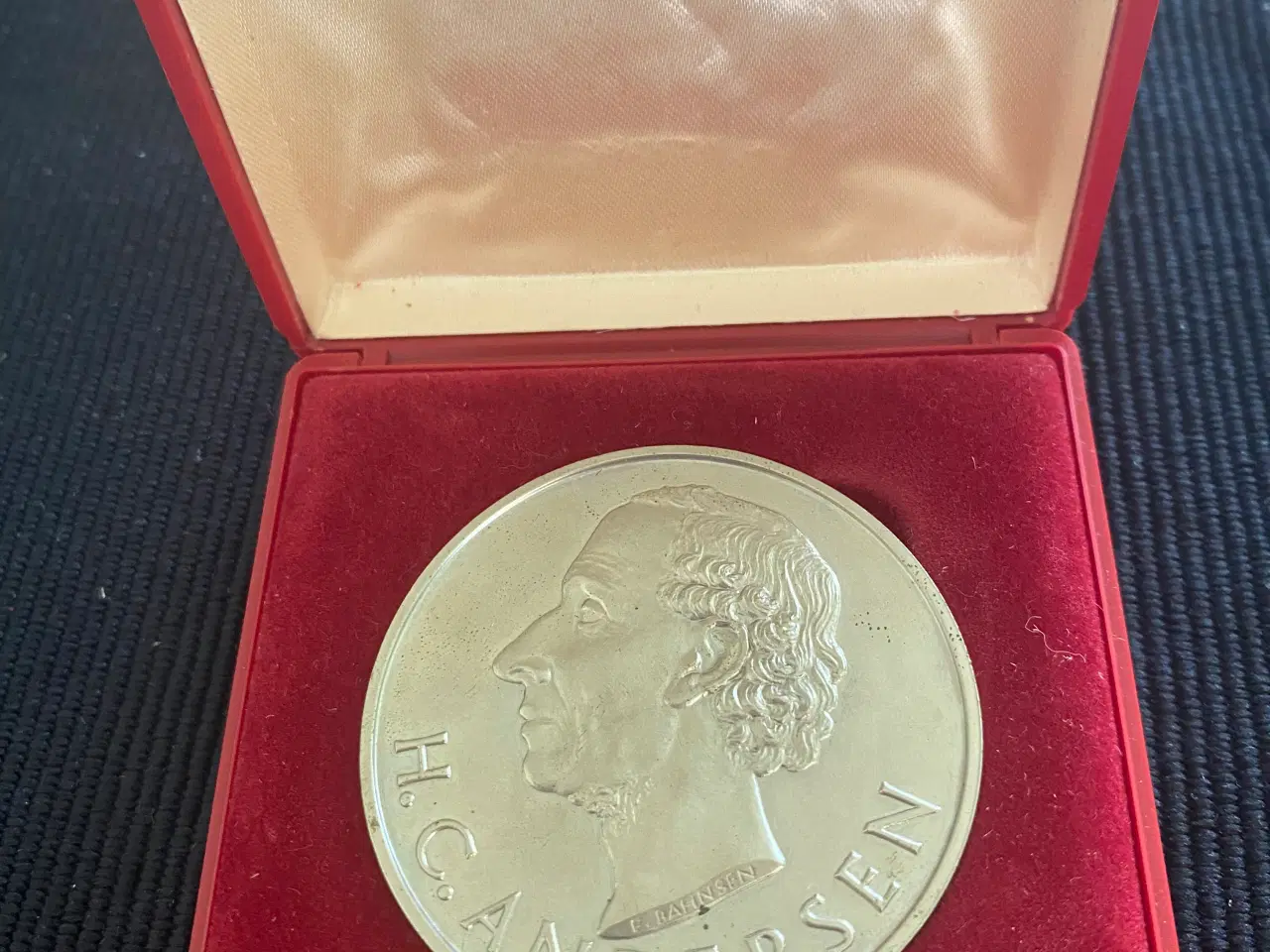 Billede 2 - H C Andersen 100 års medalje