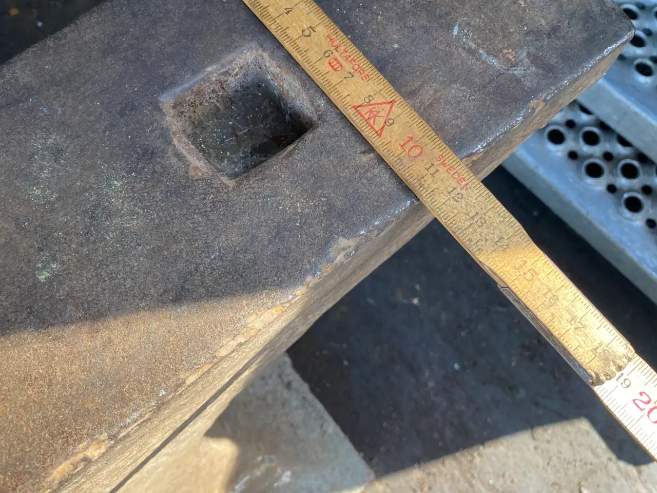 Billede 1 - armbolt stor på træ stub