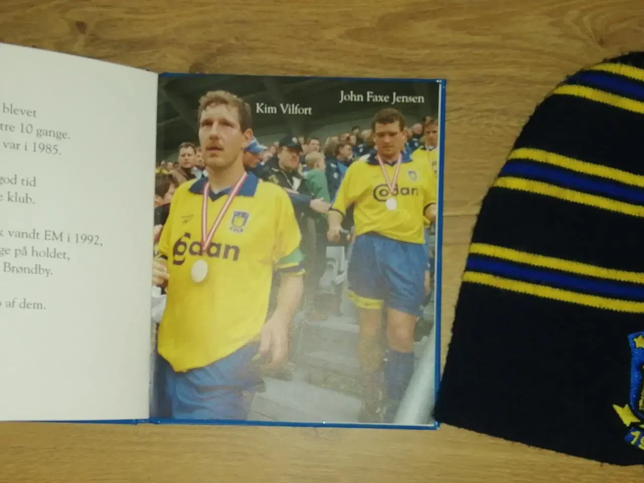 Billede 2 - BRØNDBY IF HUE(10-14 ÅR) OG LILLE RETRO BOG