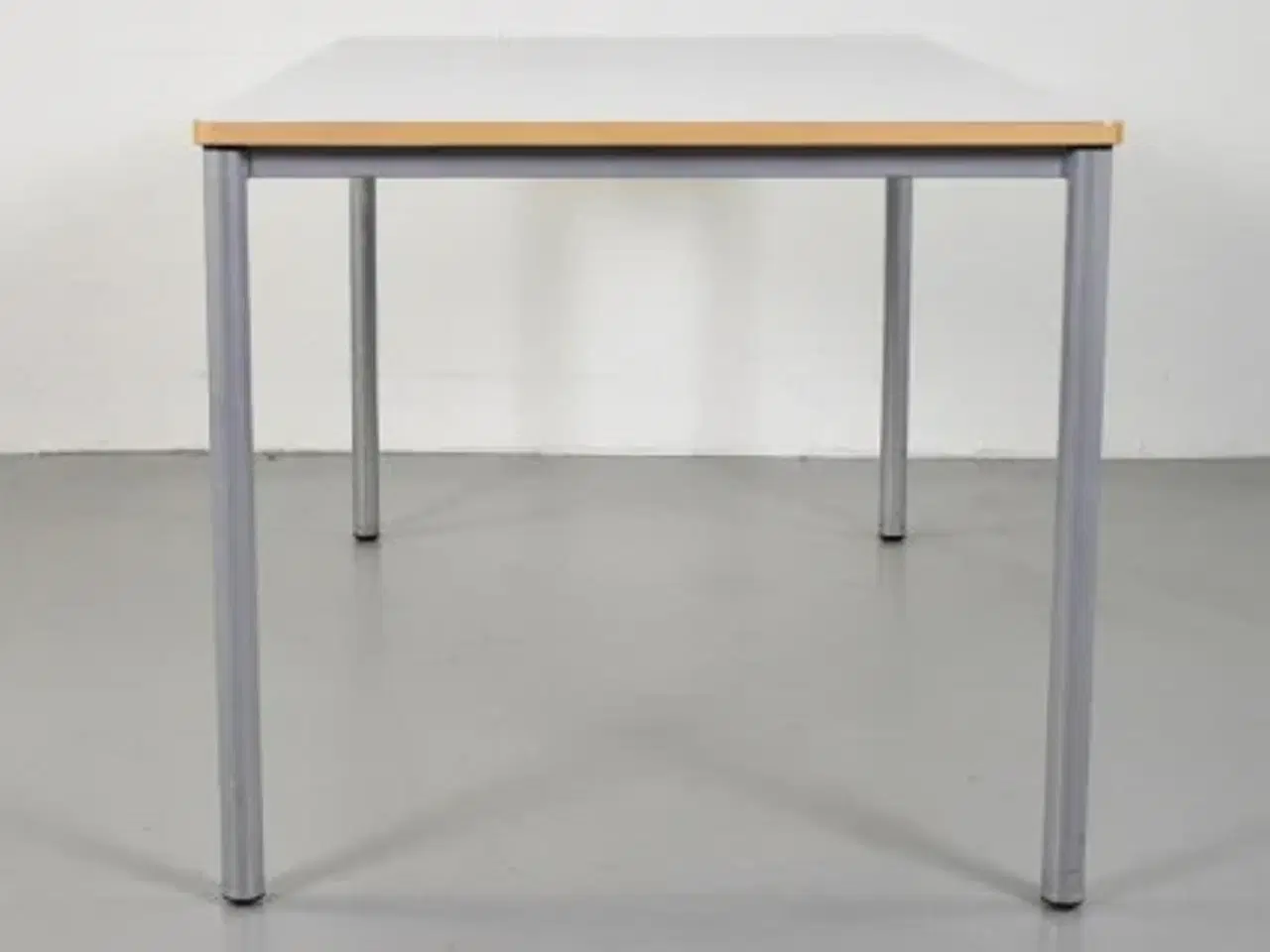 Billede 8 - Kantine-/mødebord med grå plade og alufarvet stel