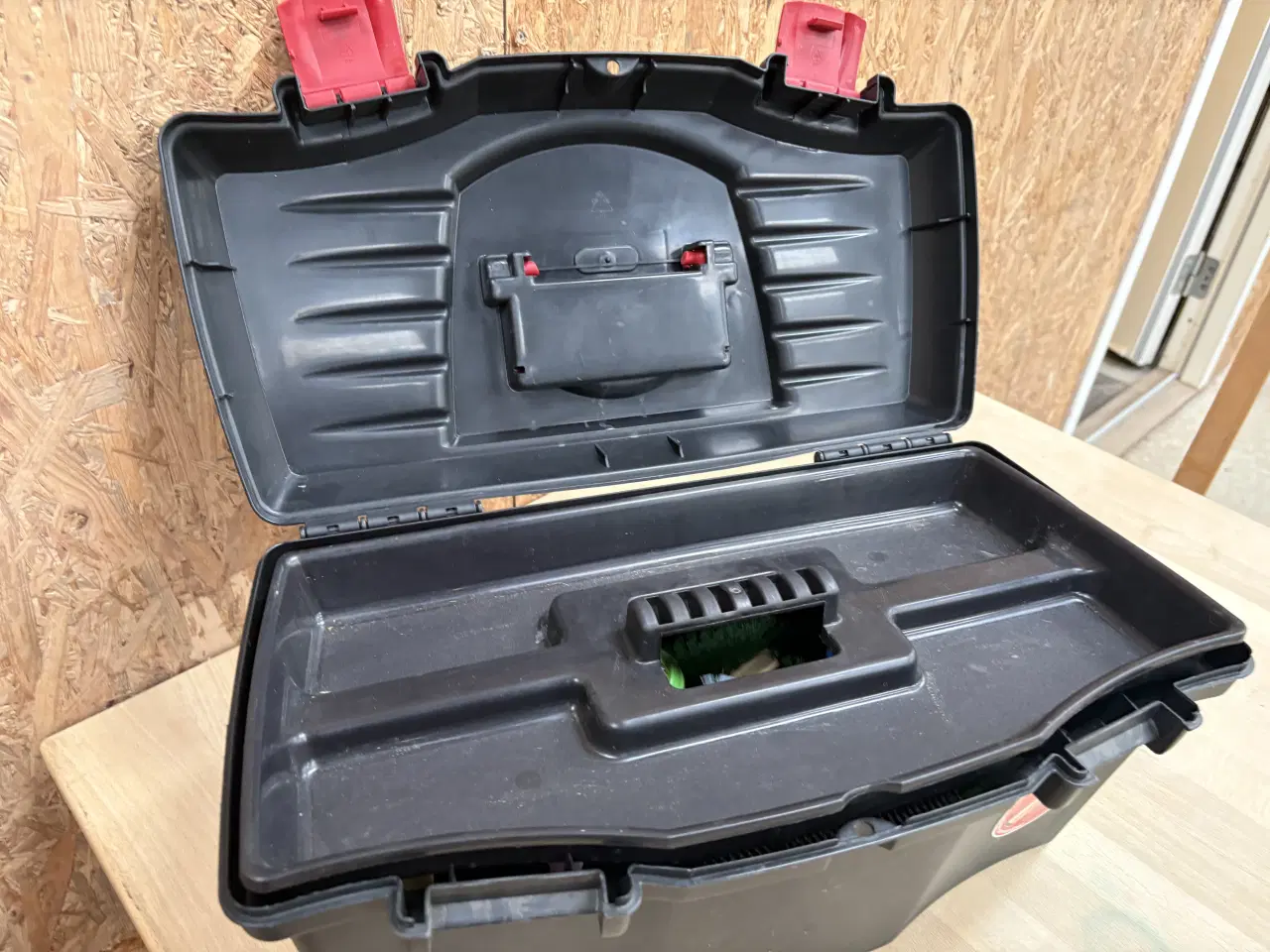 Billede 2 - Strigle kasse med tilbehør 