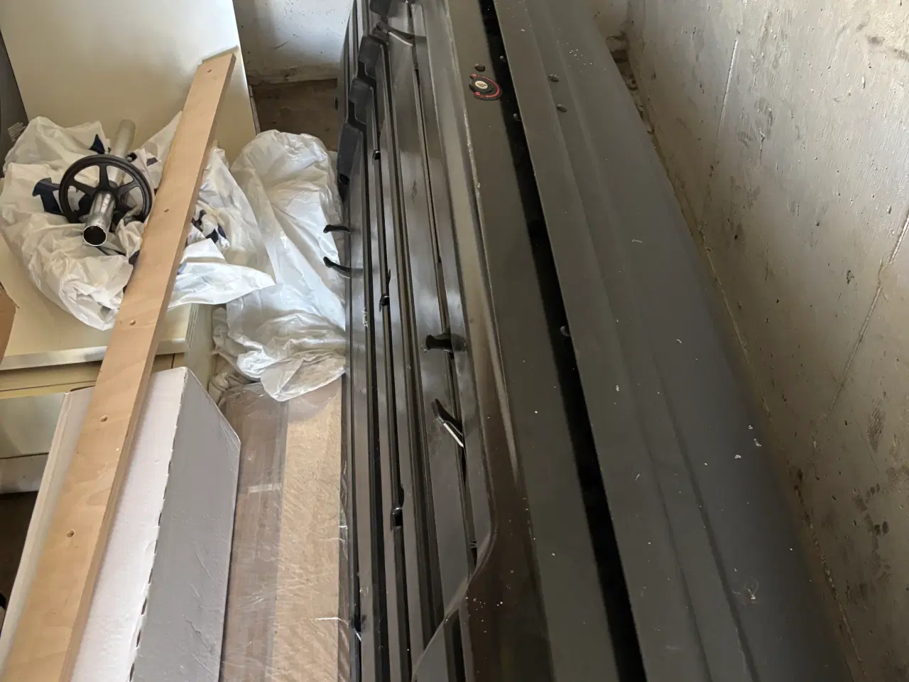 Billede 4 - Thule tagboks med bøjler sælges