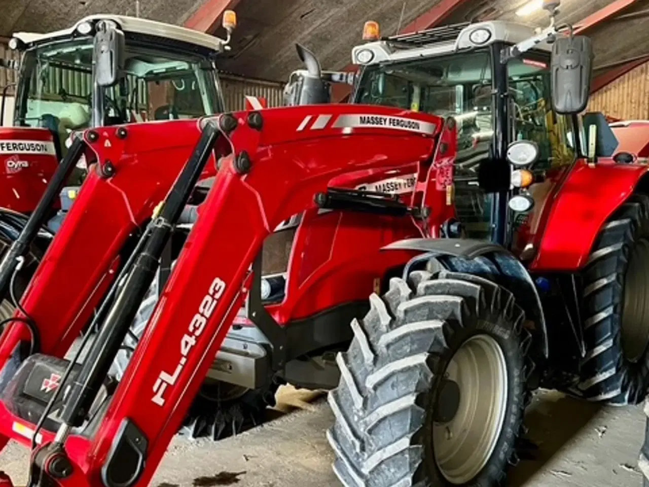 Billede 5 - Massey Ferguson 6715 S Med front læsser. Læsser er meget lidt brugt.