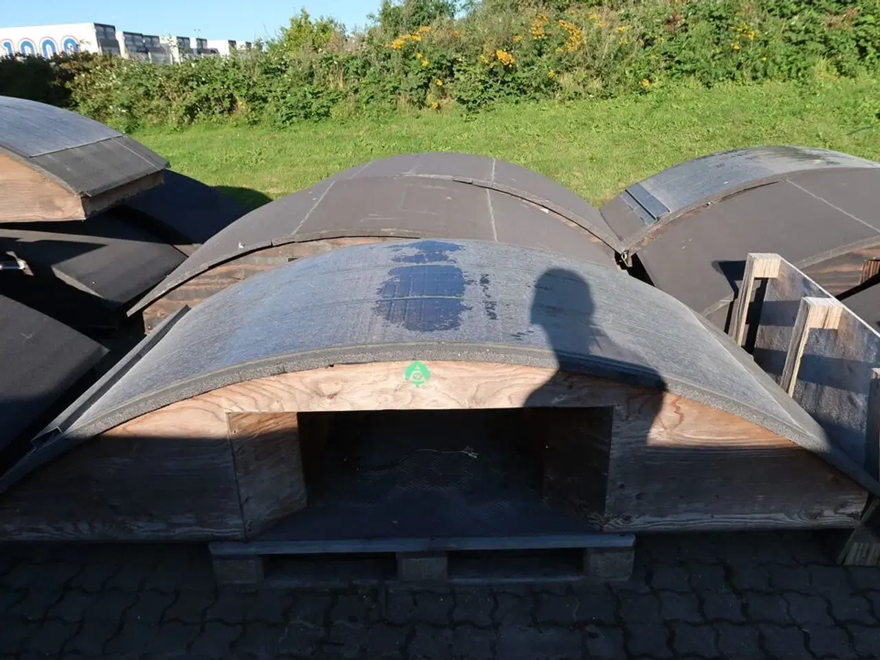 Billede 6 - Div. huse til robotplæneklippere (nogle med solceller på, alle skal medtages)