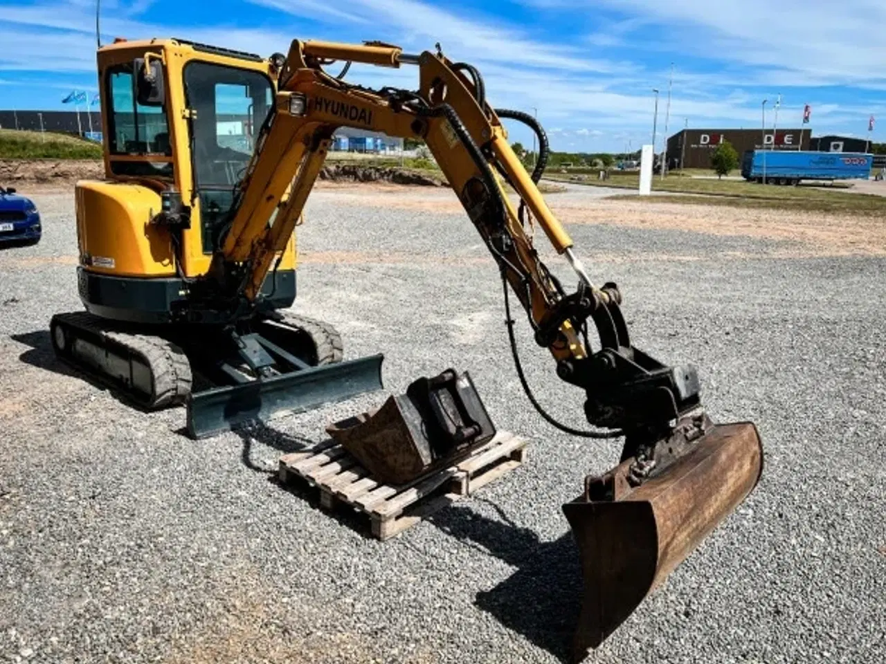 Billede 5 - Hyundai R25z-9ak - 2.700 kg. minigraver / 2 skovle & centralsmøring