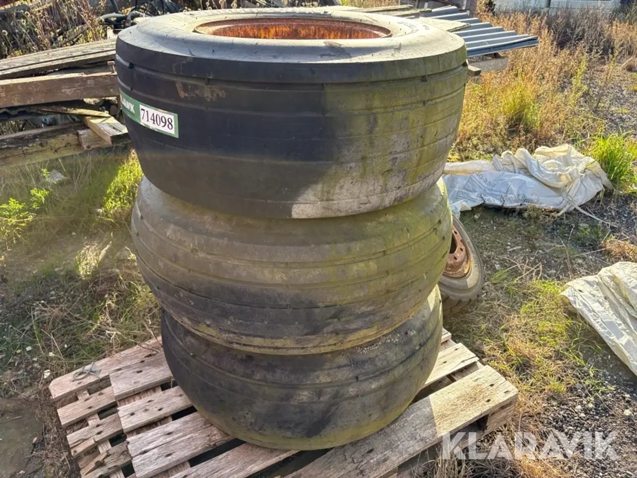 Billede 2 - Dæk 15/70-18 3 styk