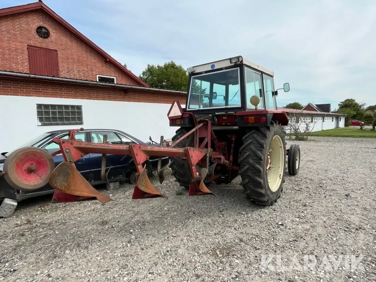 Billede 3 - Veterantraktor med plov IH