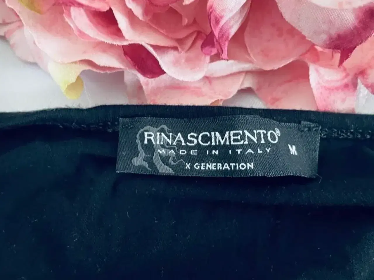 Billede 5 - Smuk top fra Rinascimento, made in italy