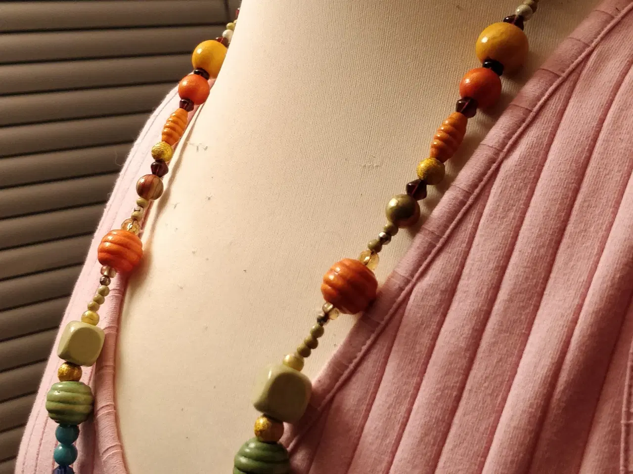 Billede 5 - Flot og farverig halskæde 