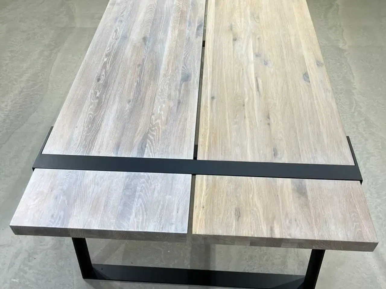 Billede 3 - Gigant spisebord. Hvidolieret massiv vildeg. 100x240 cm. Højde 74 cm.