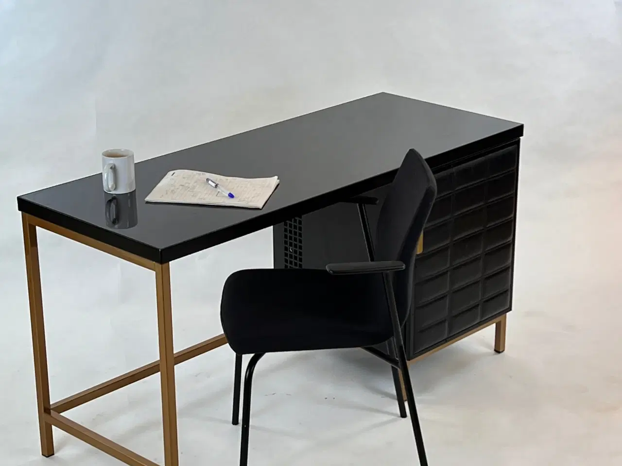 Billede 1 - Skrivebord med Minibar