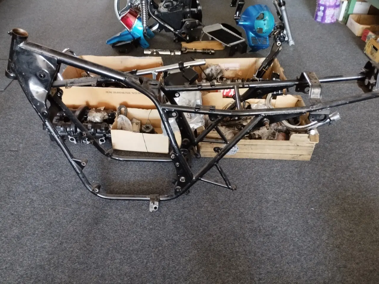 Billede 1 - Dele til Kawasaki Z 400J. årgang 1982, ( se %)