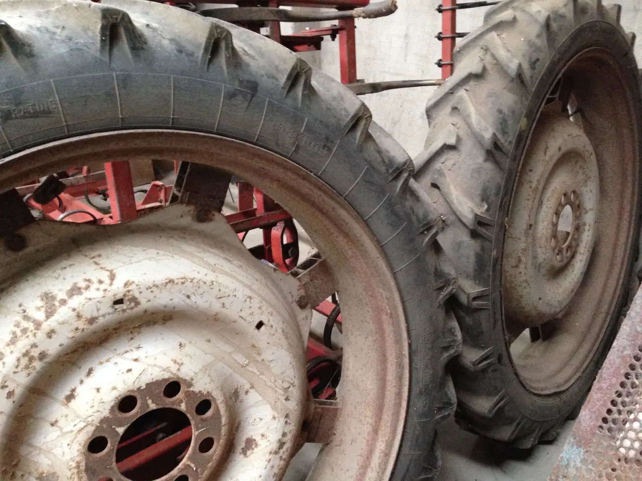 Billede 1 - Smalle hjul til rækkeafgrøder. 2 stk. a 1000 kr