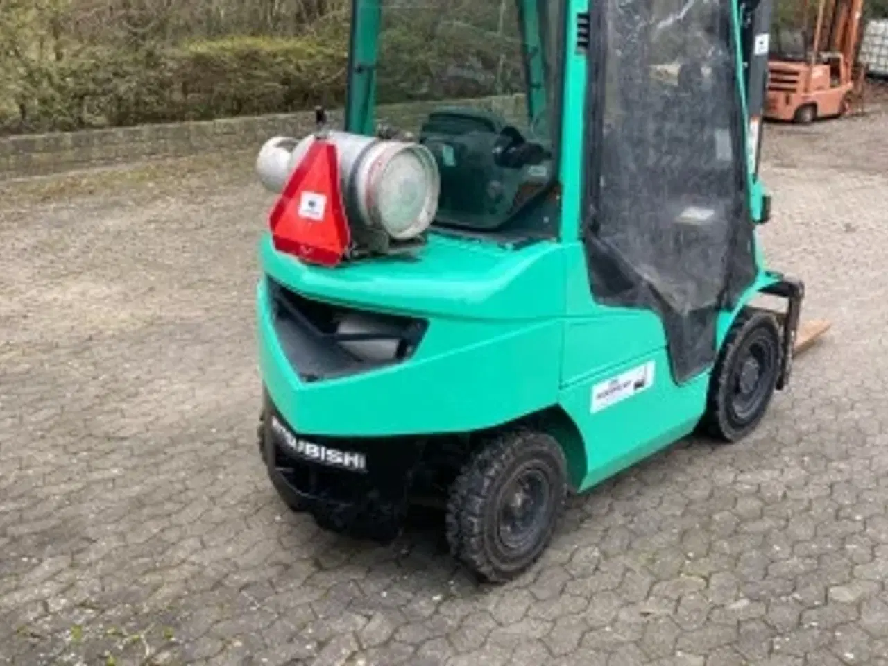 Billede 4 - Mitsubitsi 2500KG Gastruck  2014 Kun 3300timer