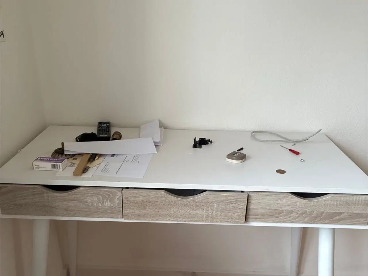 Billede 1 - Fint skrivebord/bord til pigeværelse