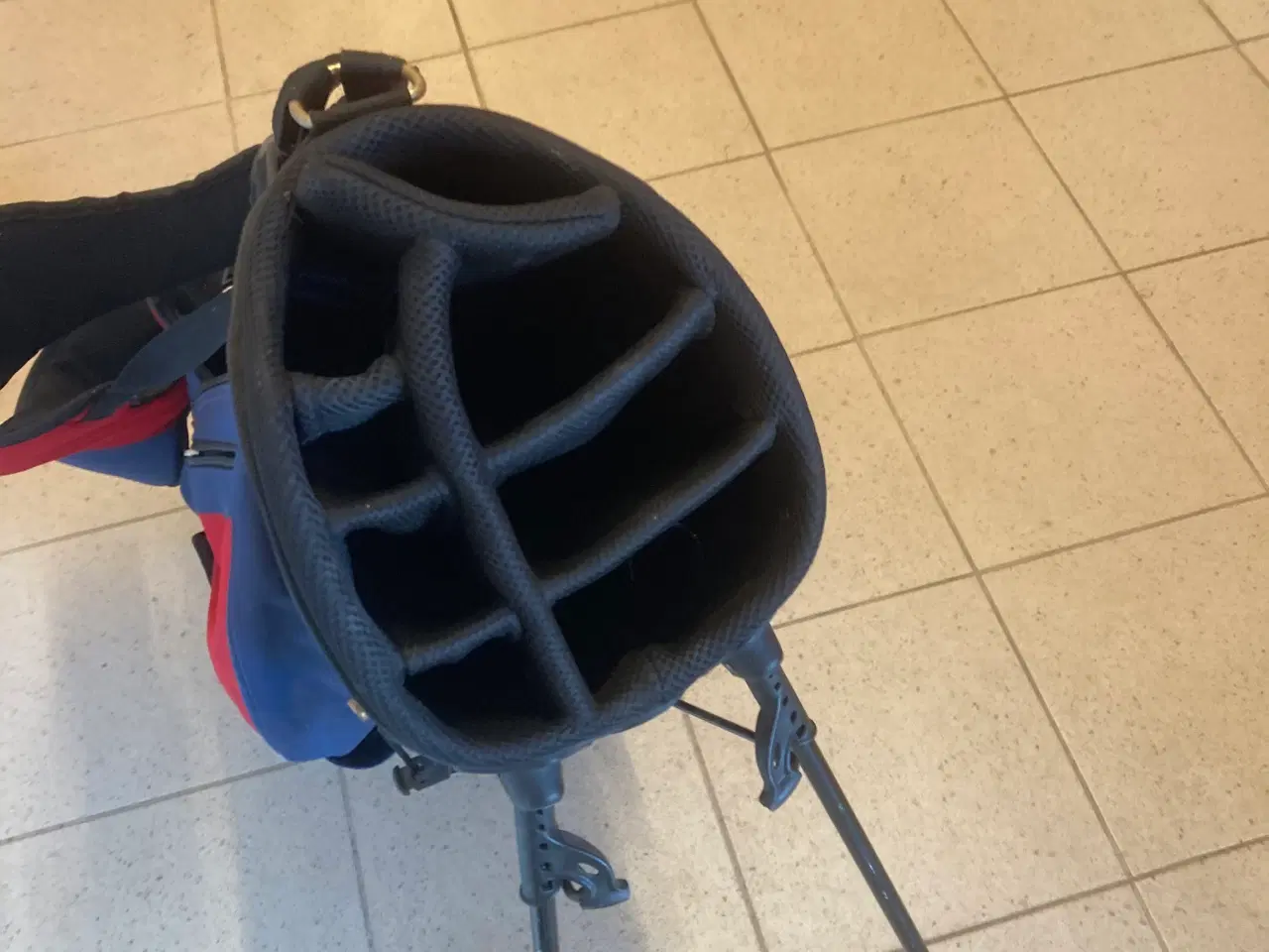 Billede 2 - Super flot golfbærebag 